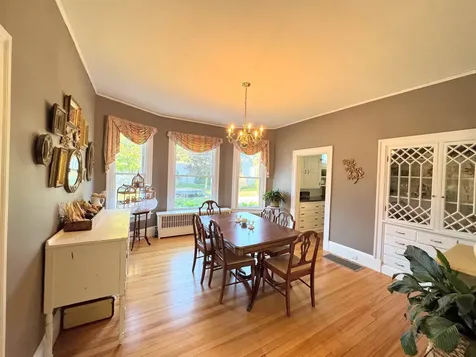 887 Chestnut Street Manchester NH 03104