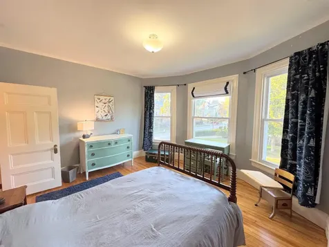 887 Chestnut Street Manchester NH 03104