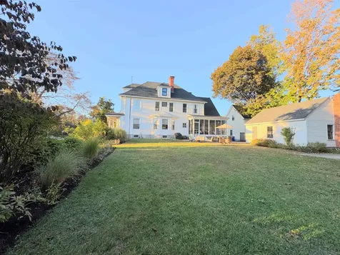 887 Chestnut Street Manchester NH 03104