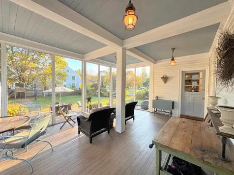 887 Chestnut Street Manchester NH 03104