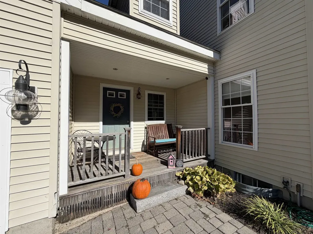 64 Osgood Road Kensington NH 03833