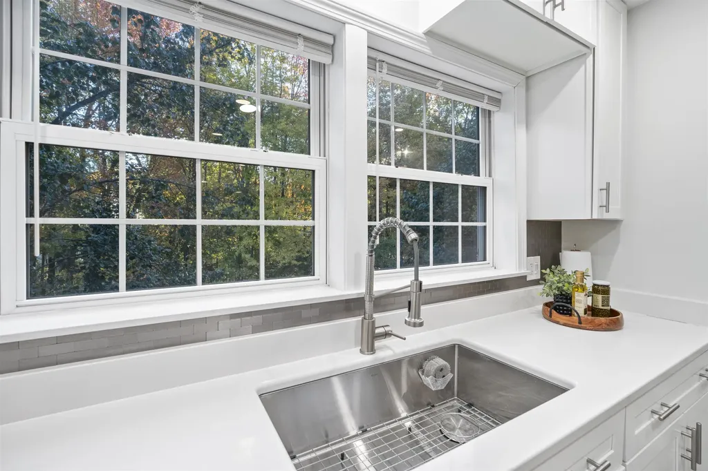 1029 S Mammoth Road Manchester NH 03109