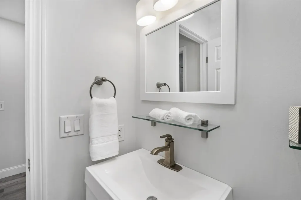 1029 S Mammoth Road Manchester NH 03109