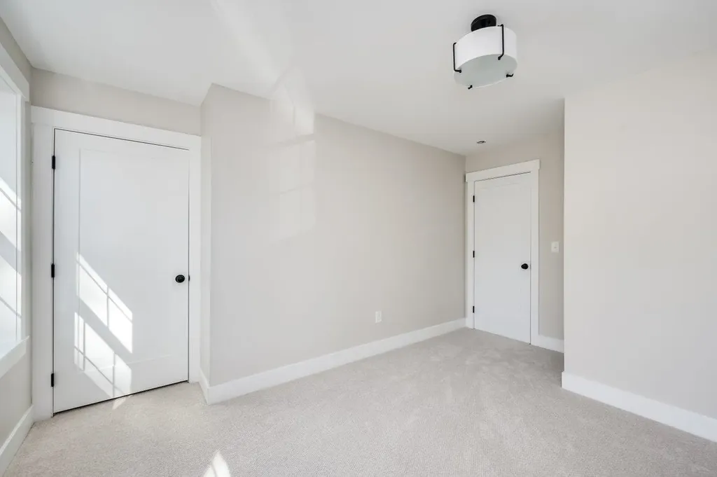 4243 Brown Avenue Manchester NH 03103