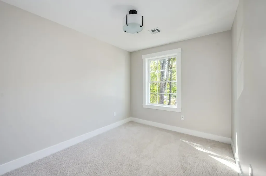 4243 Brown Avenue Manchester NH 03103