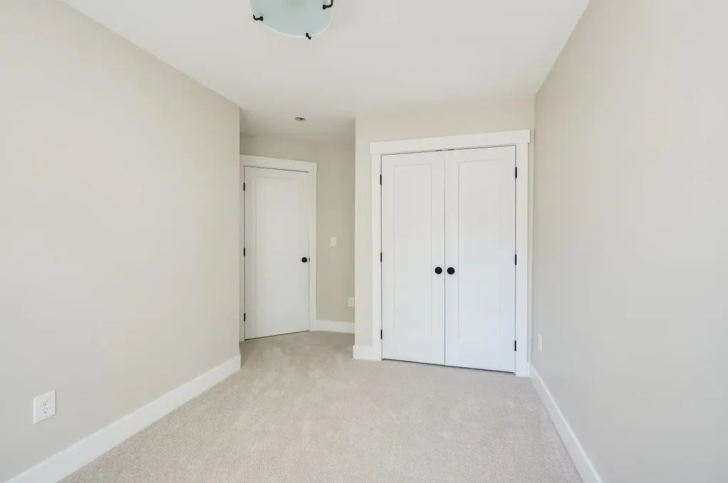 4243 Brown Avenue Manchester NH 03103