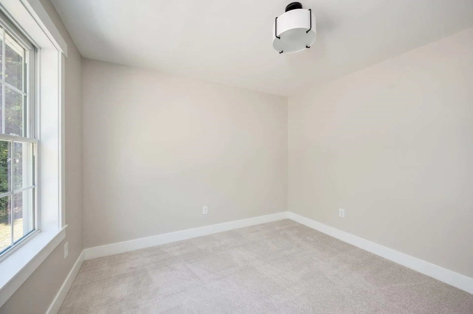 4243 Brown Avenue Manchester NH 03103