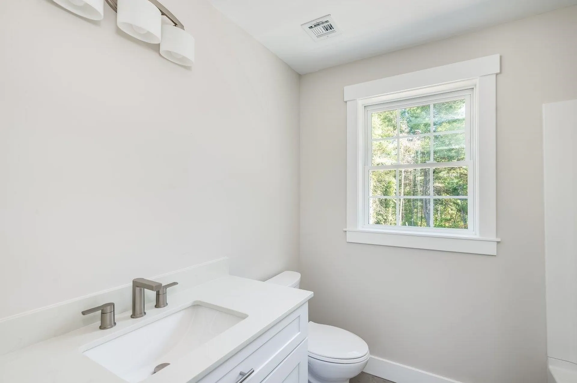 4243 Brown Avenue Manchester NH 03103