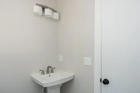 4243 Brown Avenue Manchester NH 03103