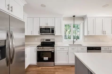 4243 Brown Avenue Manchester NH 03103