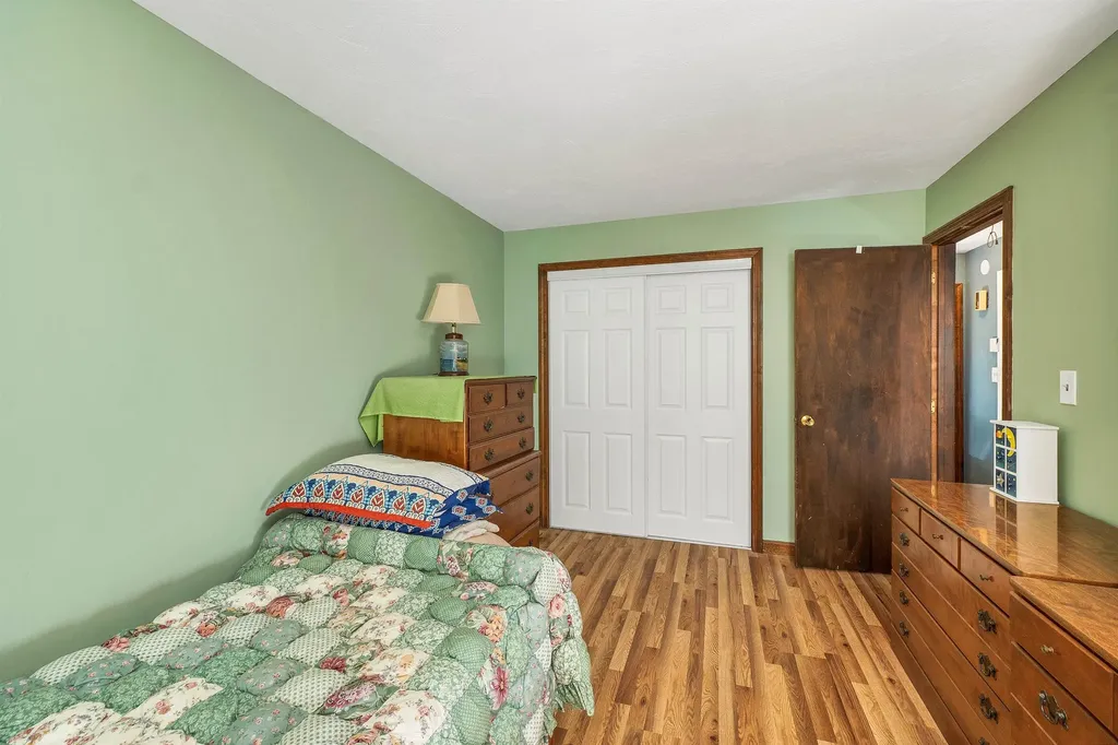 48 Londonderry Road Windham NH 03087