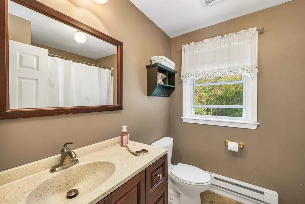 48 Londonderry Road Windham NH 03087