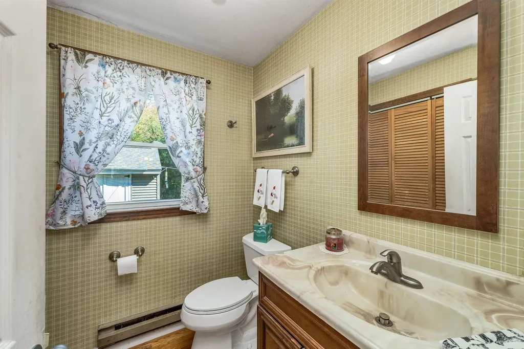 48 Londonderry Road Windham NH 03087