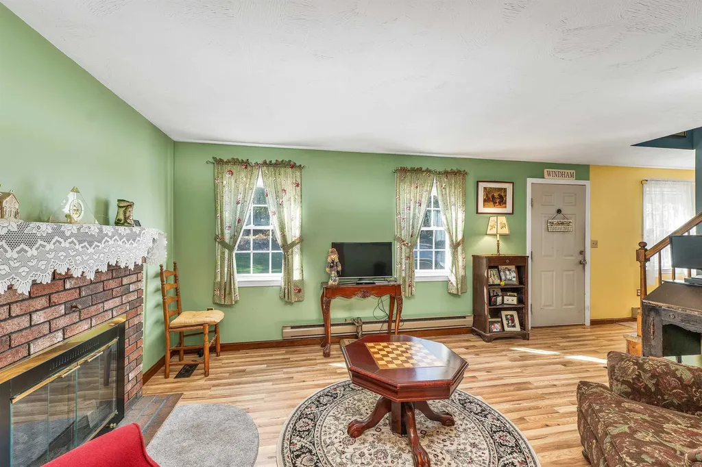 48 Londonderry Road Windham NH 03087