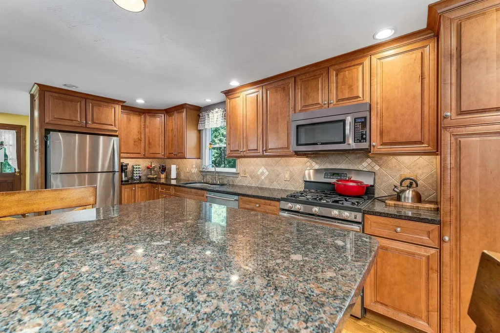 48 Londonderry Road Windham NH 03087