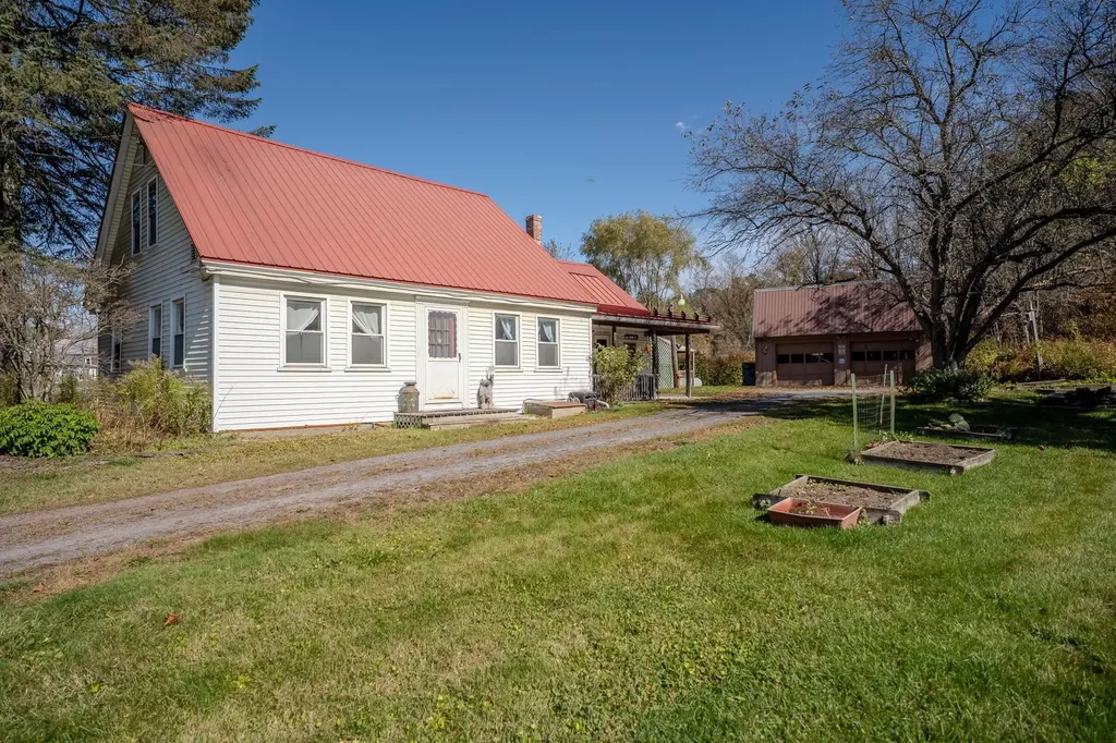 1536 Memorial Drive St. Johnsbury VT 05819