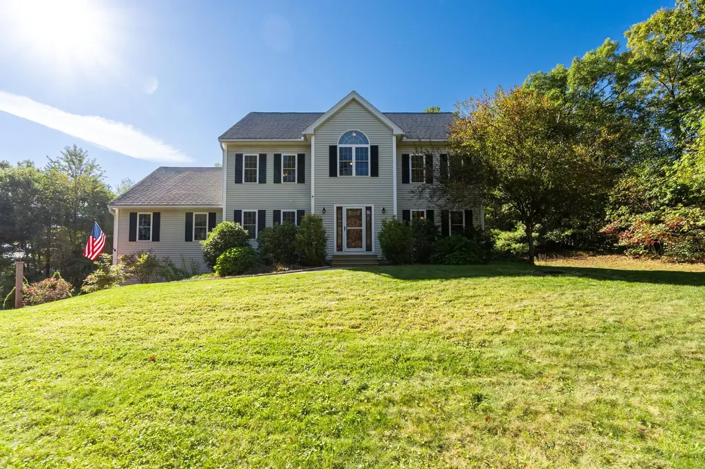 22 Hobart Hill Road Brookline NH 03033