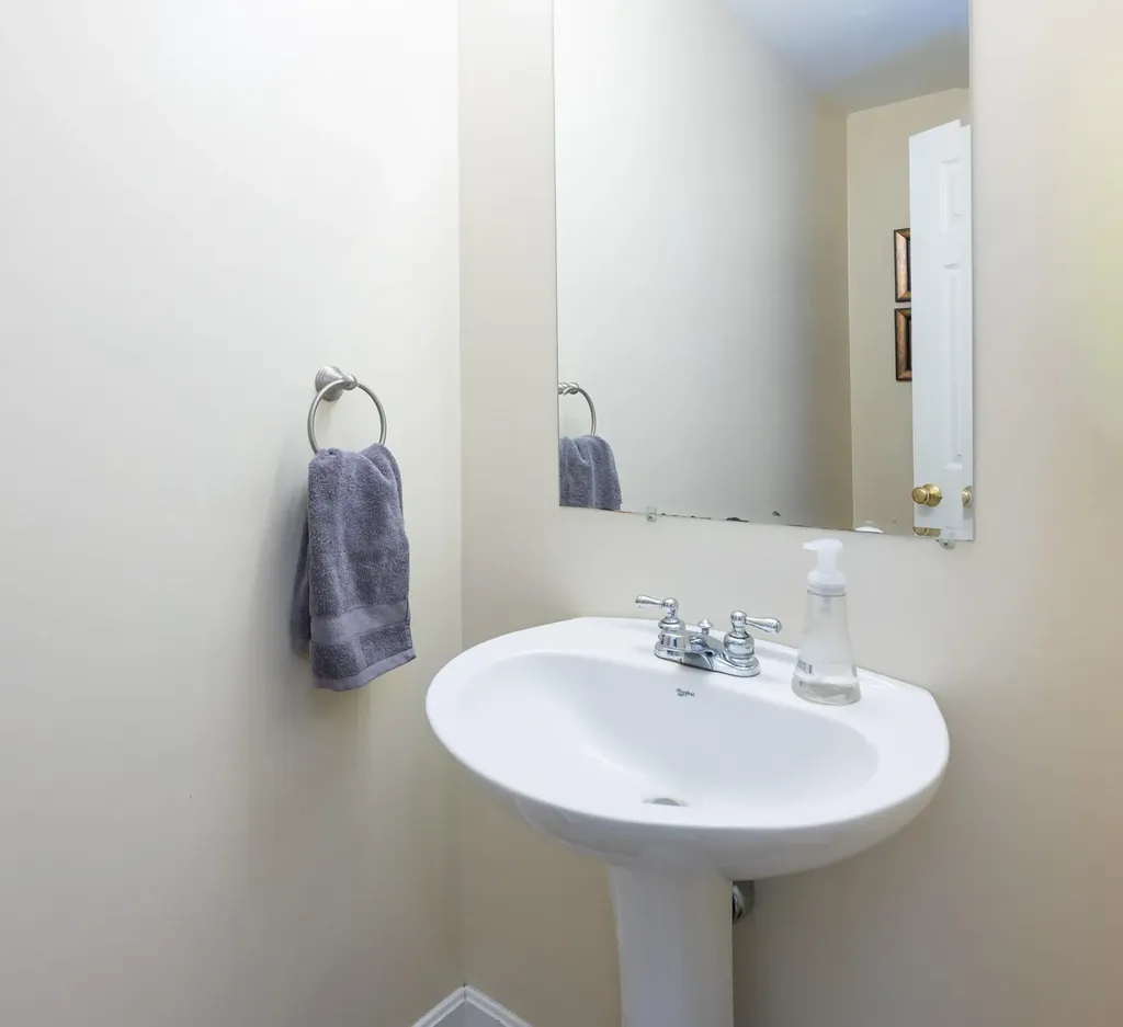 22 Hobart Hill Road Brookline NH 03033