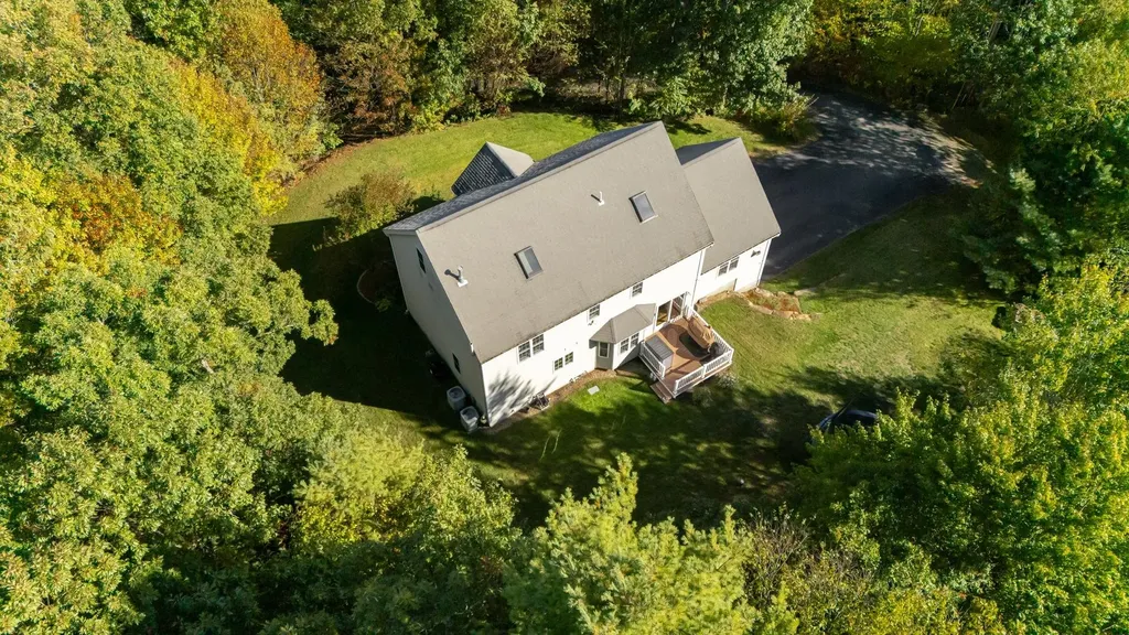 22 Hobart Hill Road Brookline NH 03033