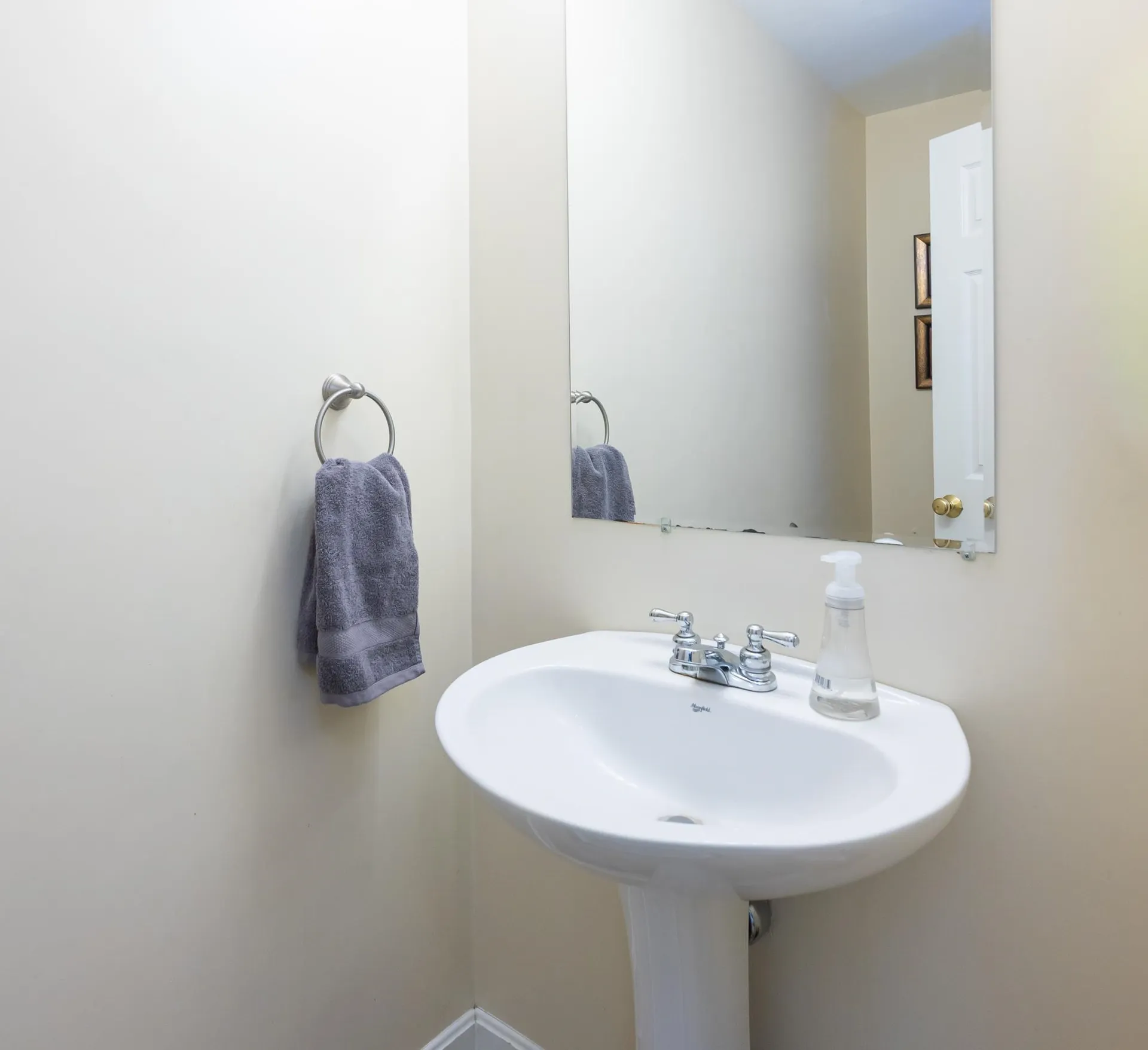 22 Hobart Hill Road Brookline NH 03033