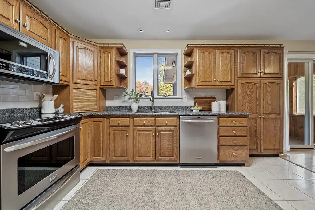16 Wiley Hill Road Londonderry NH 03053