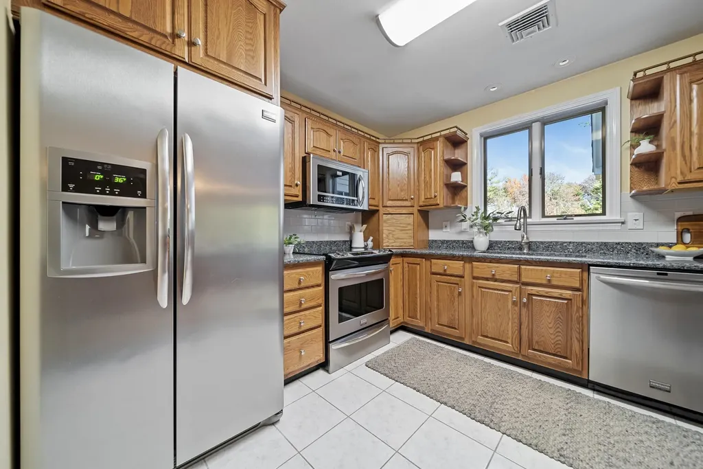 16 Wiley Hill Road Londonderry NH 03053
