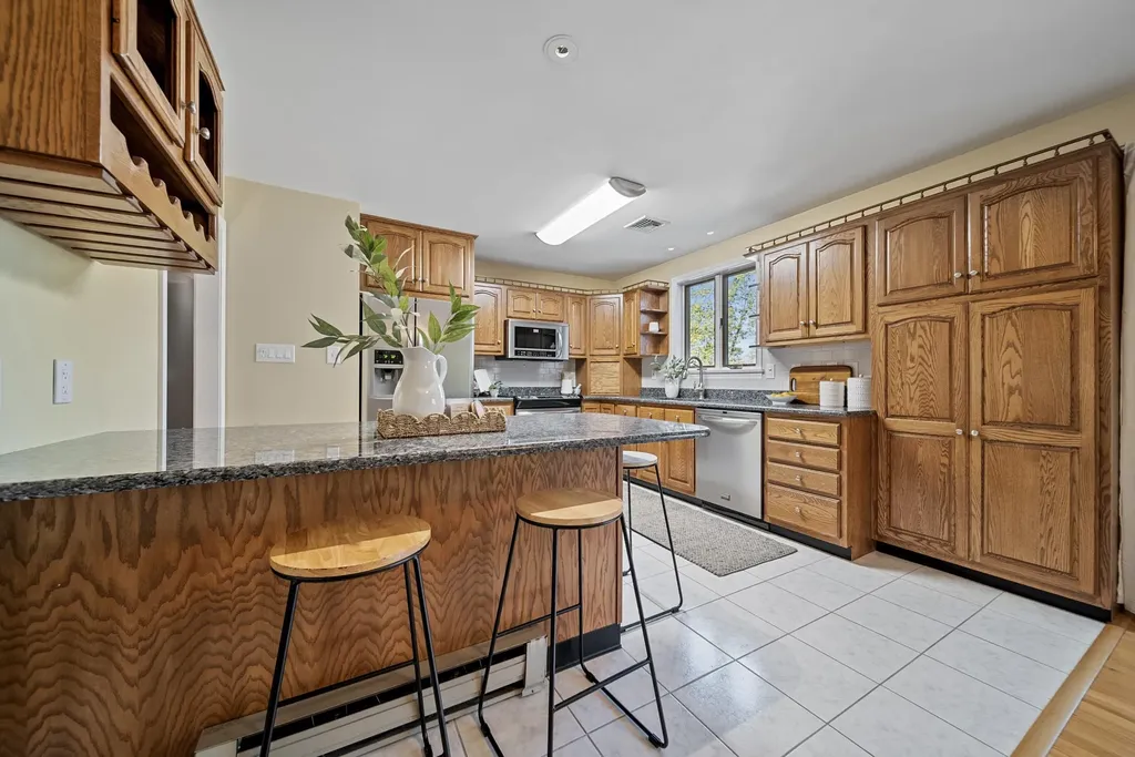 16 Wiley Hill Road Londonderry NH 03053