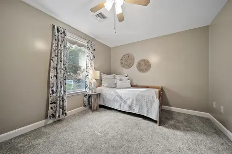 16 Wiley Hill Road Londonderry NH 03053