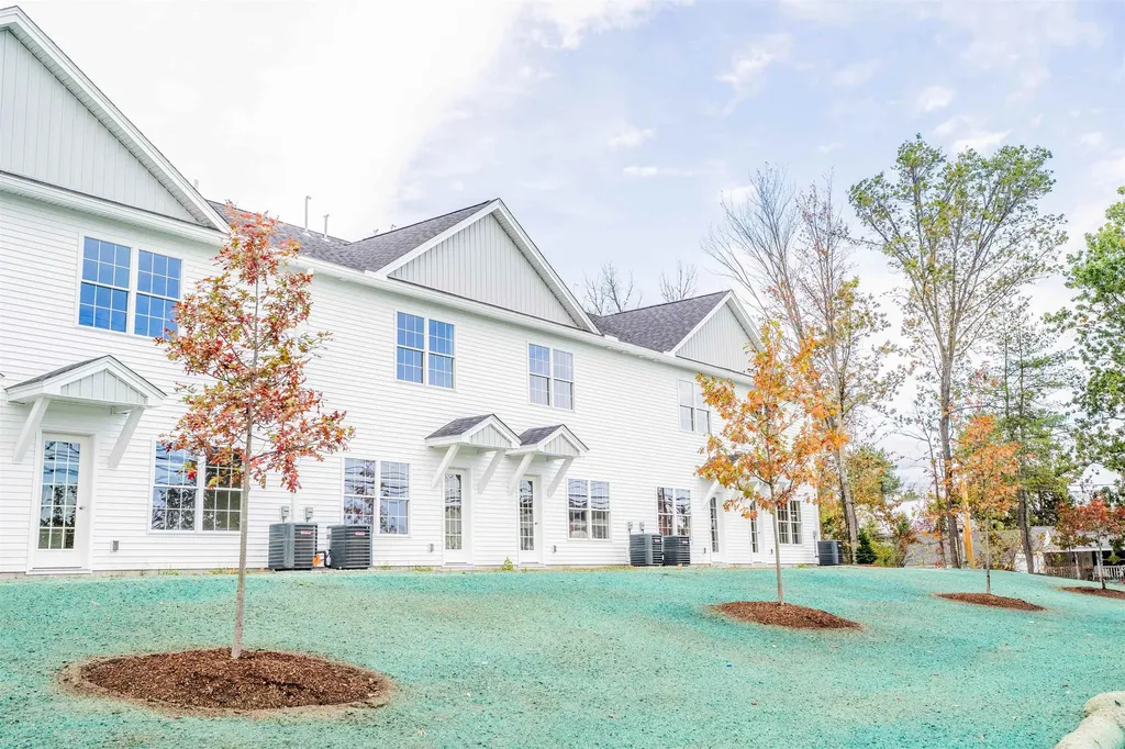 13 Suffolk Drive Concord NH 03303