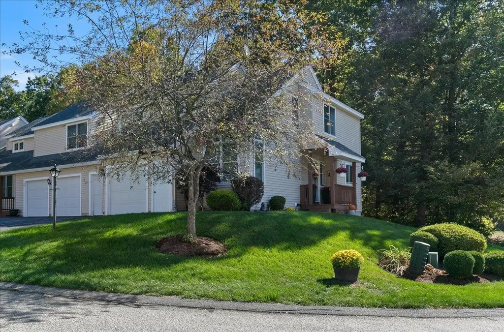 18 Snug Harbor Lane Atkinson NH 03811