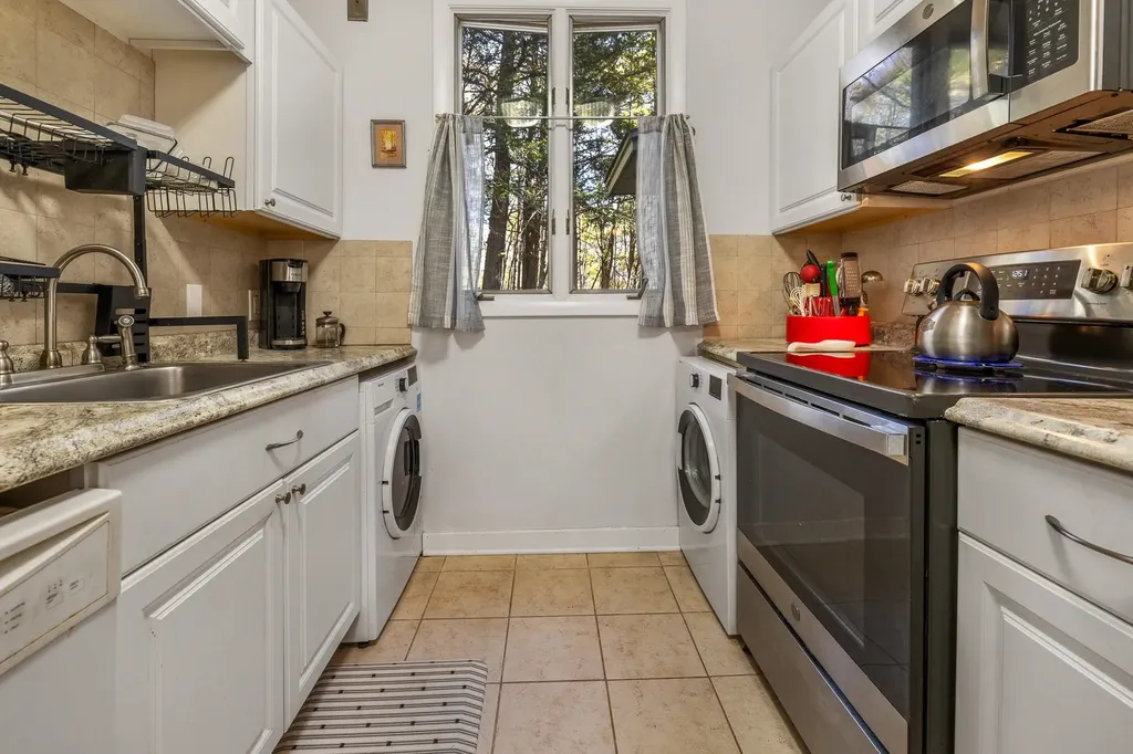 1191 Baker Turn Hartford VT 05059