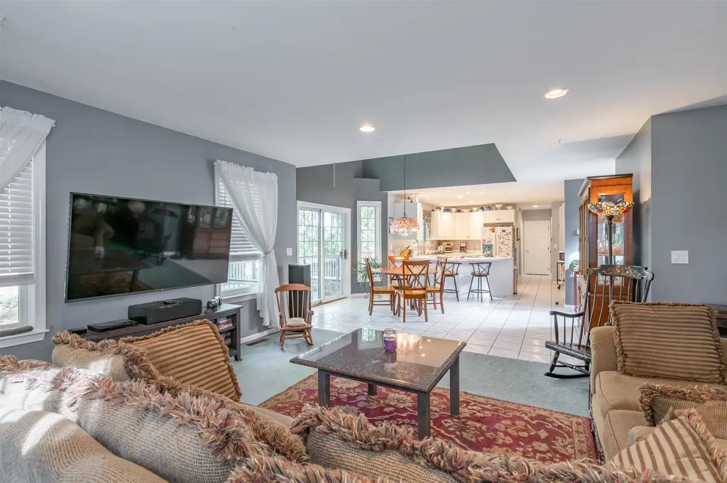 12 Leclair Drive Hudson NH 03051