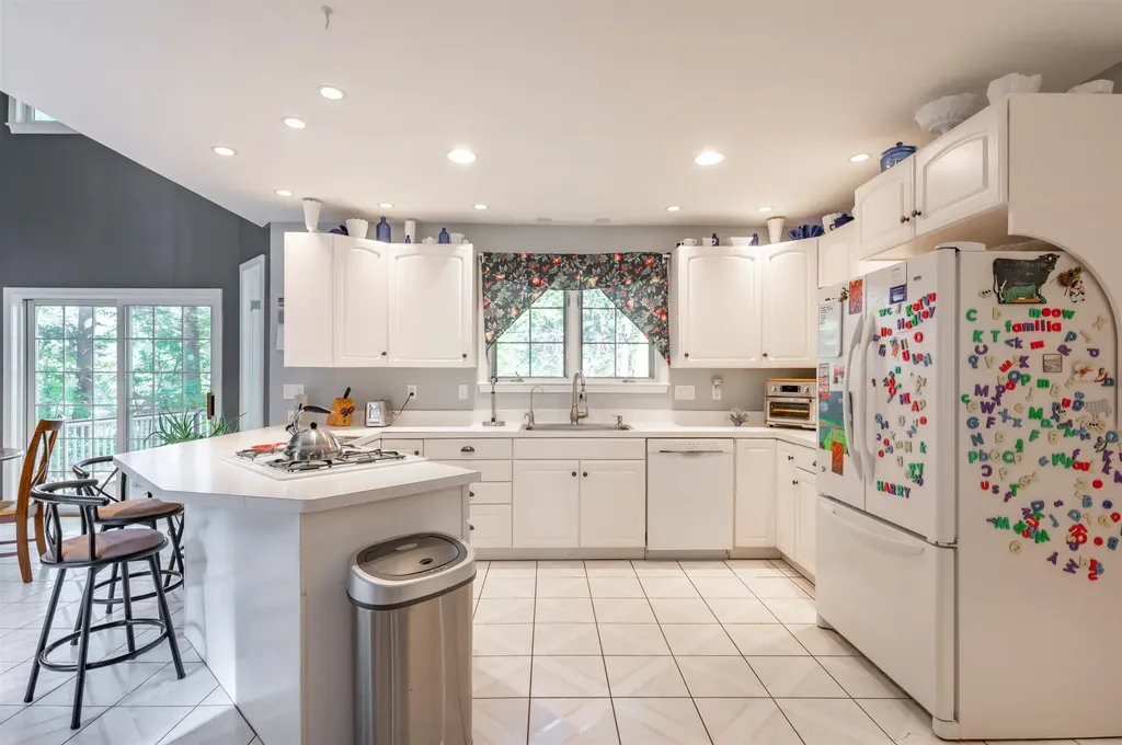 12 Leclair Drive Hudson NH 03051