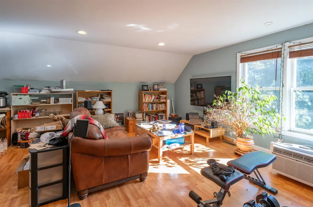 12 Leclair Drive Hudson NH 03051