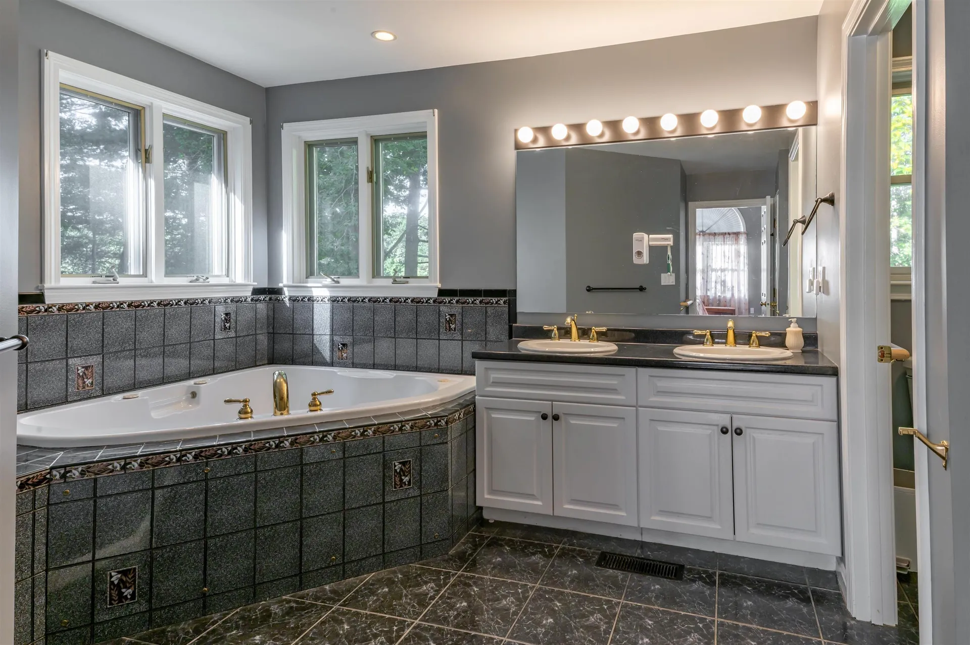 12 Leclair Drive Hudson NH 03051