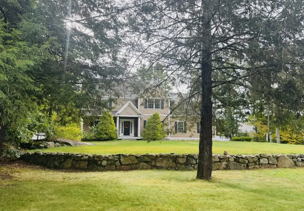 59 Hawthorne Drive Auburn NH 03032