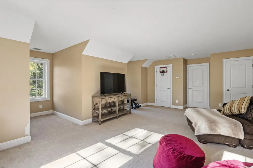 59 Hawthorne Drive Auburn NH 03032