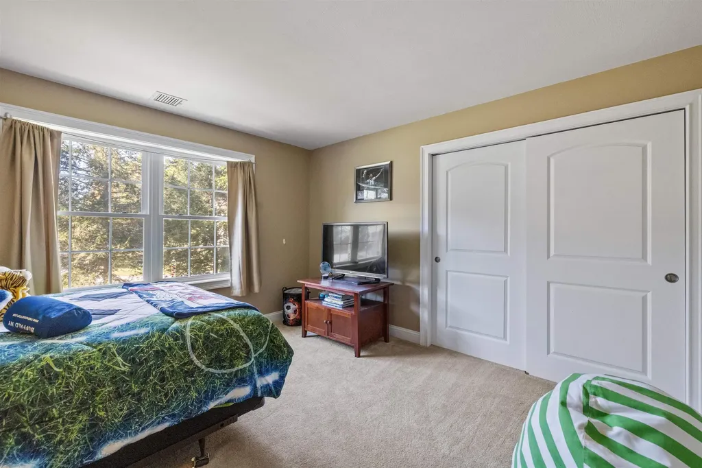 59 Hawthorne Drive Auburn NH 03032