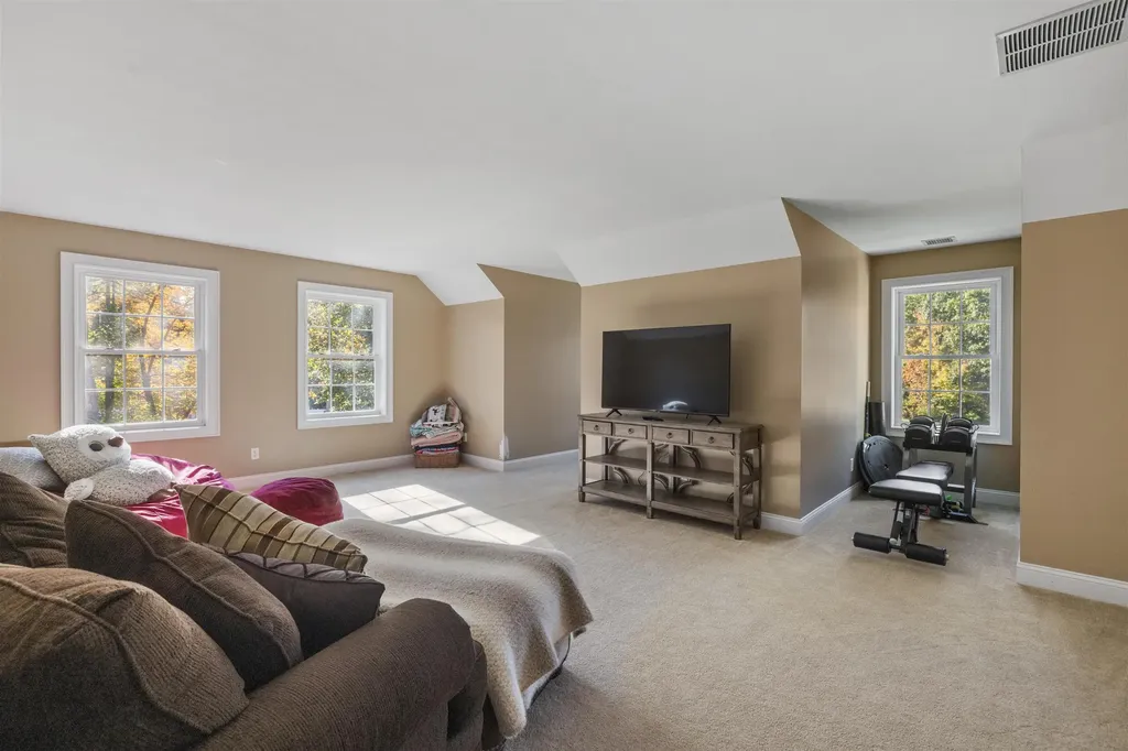 59 Hawthorne Drive Auburn NH 03032