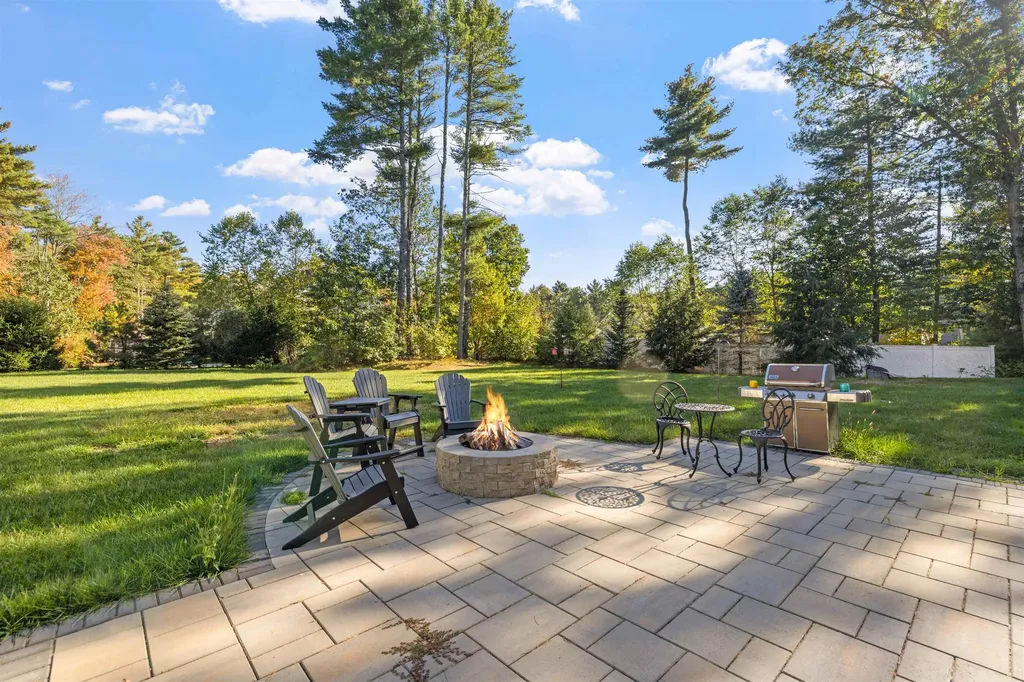 59 Hawthorne Drive Auburn NH 03032