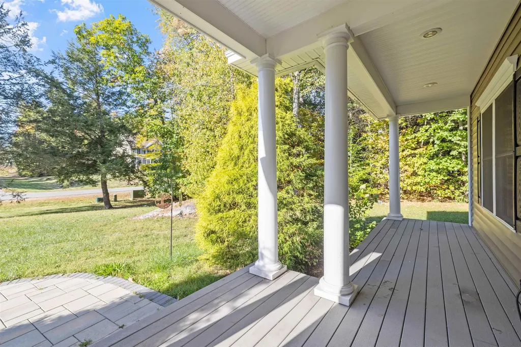 59 Hawthorne Drive Auburn NH 03032