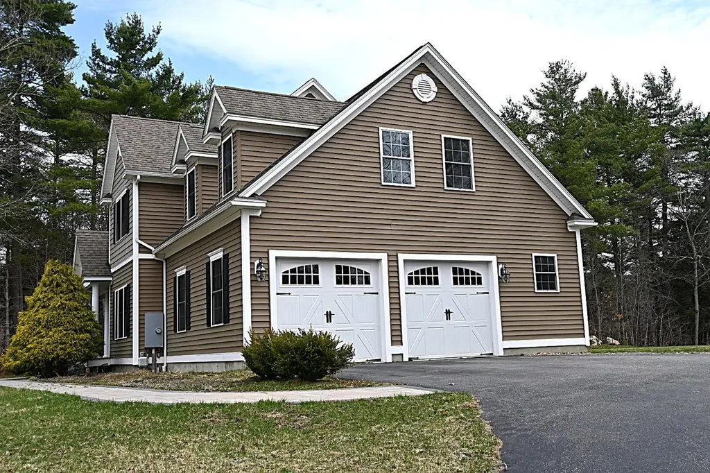 59 Hawthorne Drive Auburn NH 03032