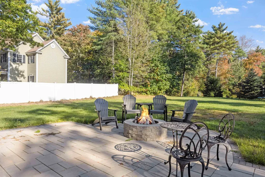 59 Hawthorne Drive Auburn NH 03032