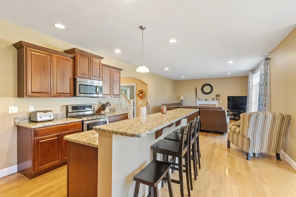 59 Hawthorne Drive Auburn NH 03032