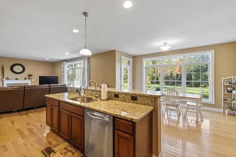 59 Hawthorne Drive Auburn NH 03032