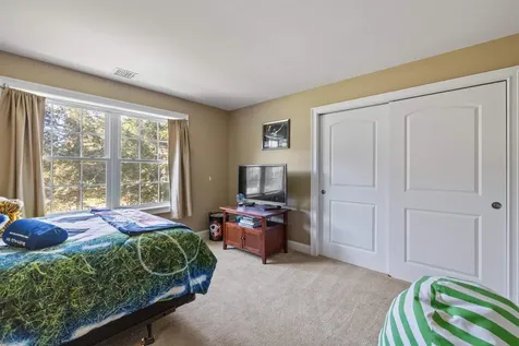 59 Hawthorne Drive Auburn NH 03032