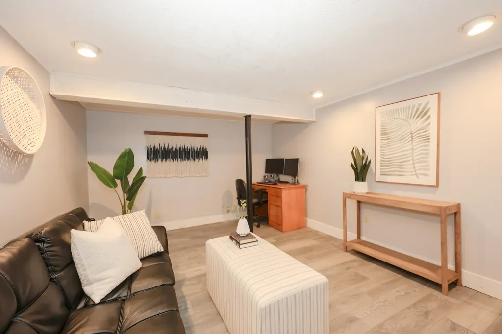 19 Bow Street Manchester NH 03103