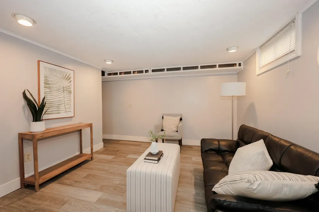 19 Bow Street Manchester NH 03103