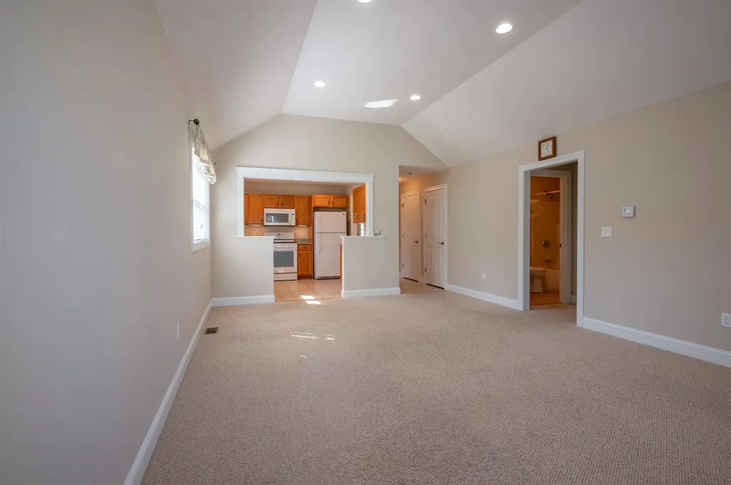 9 Elystan Circle Nashua NH 03064