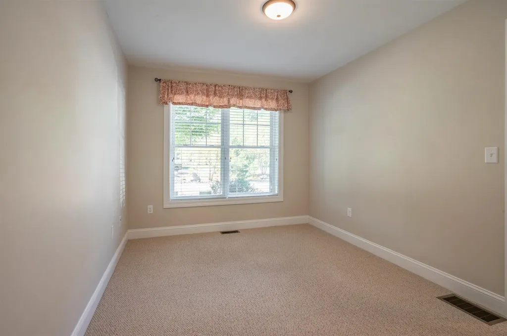 9 Elystan Circle Nashua NH 03064